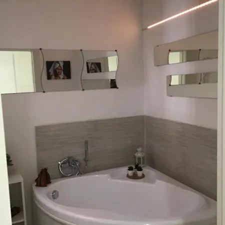 Monnalisa Apartment *